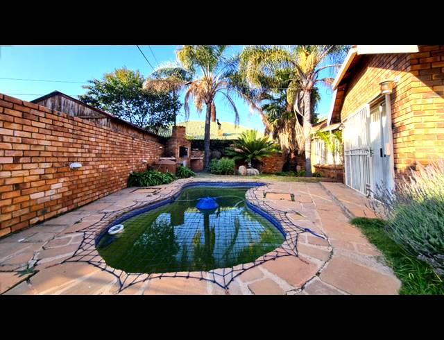 3 BEDROOM HOUSE RENTED IN MORELETA PARK